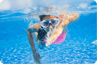 fille-nage-piscine.jpg