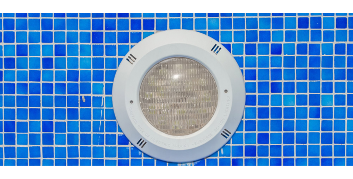 Changement de la lampe du projecteur de la piscine - TSP Technique